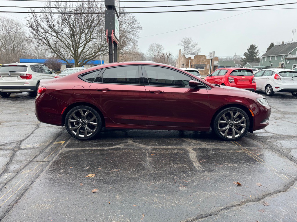 2016 Chrysler 200 Image 8