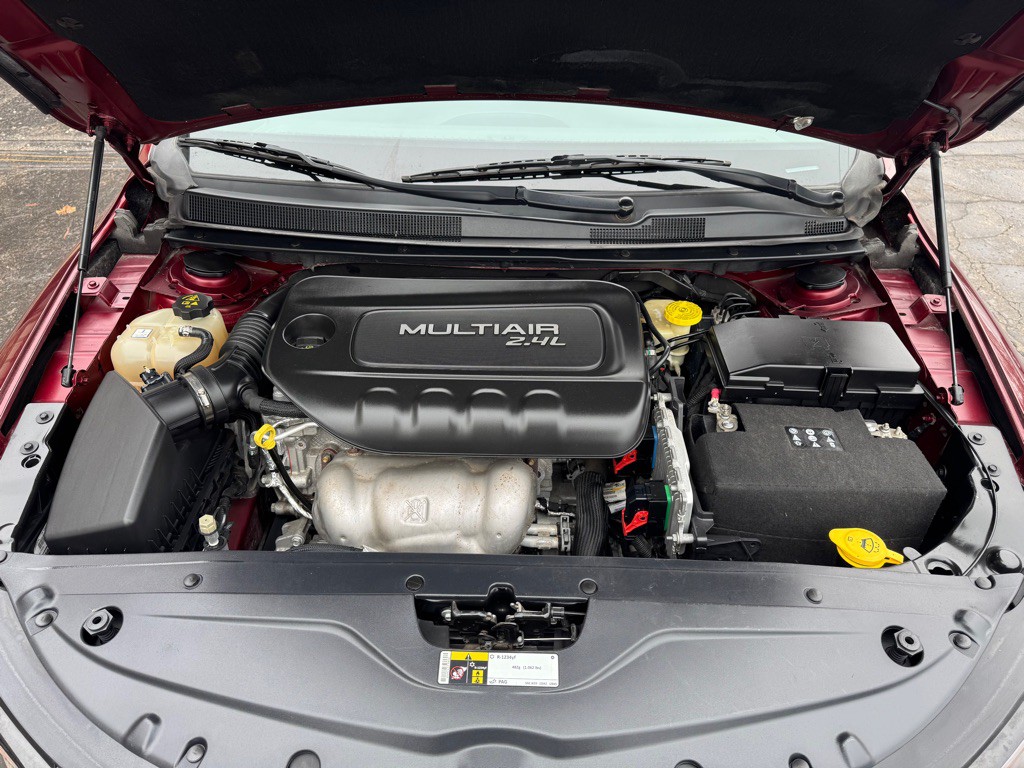 2016 Chrysler 200 Image 9