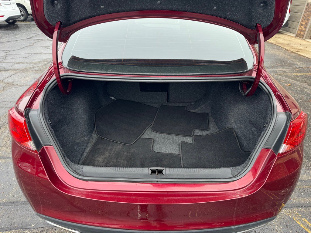 2016 Chrysler 200 Image 10