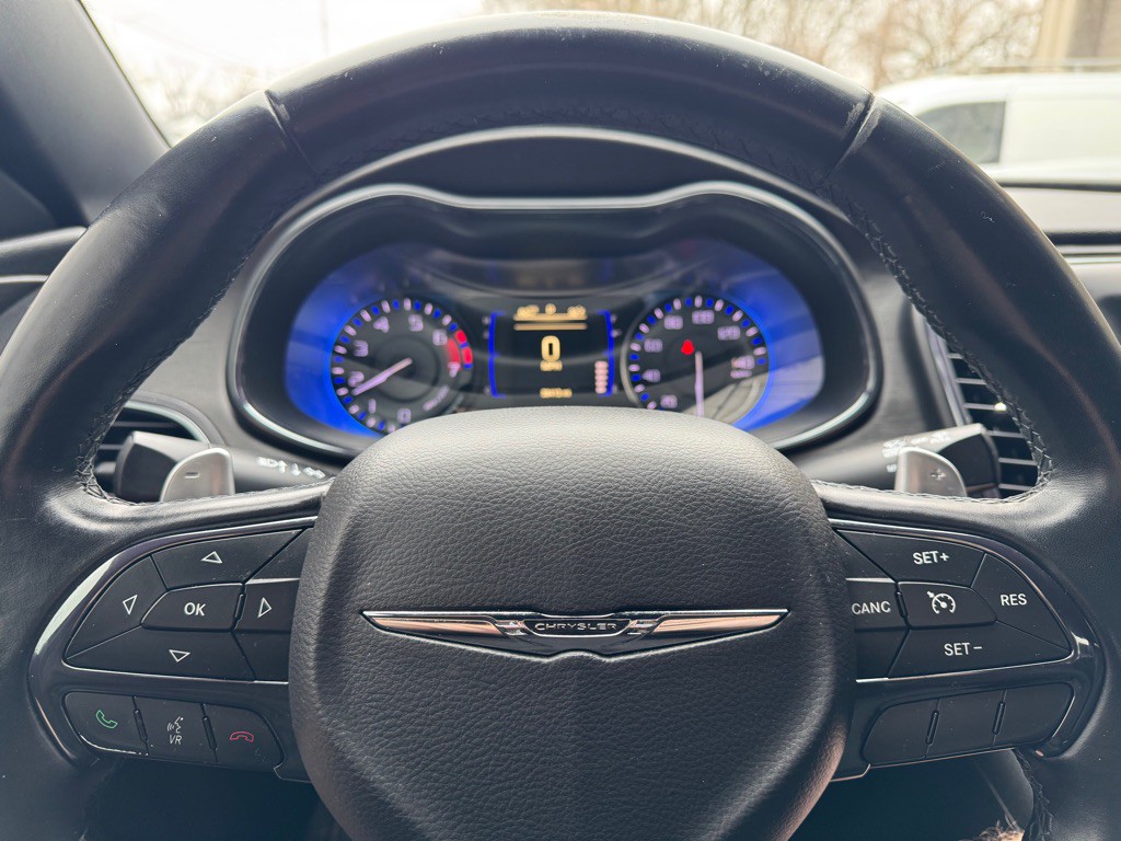 2016 Chrysler 200 Image 16