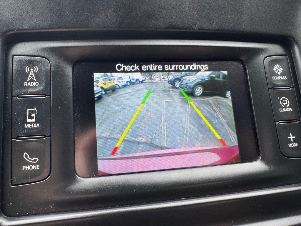 2016 Chrysler 200 Image 18