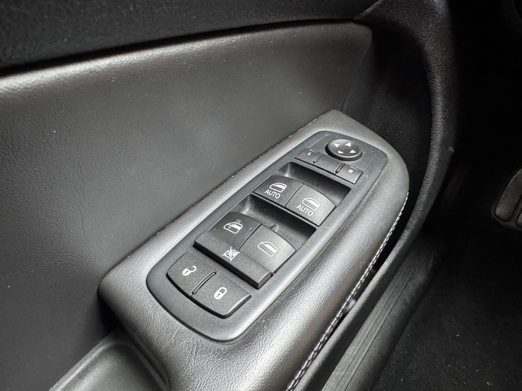 2016 Chrysler 200 Image 22