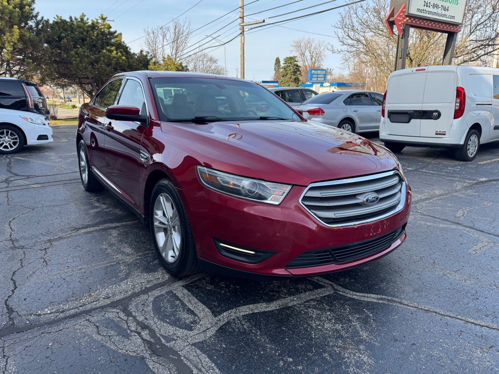 2016 Ford Taurus Image 2