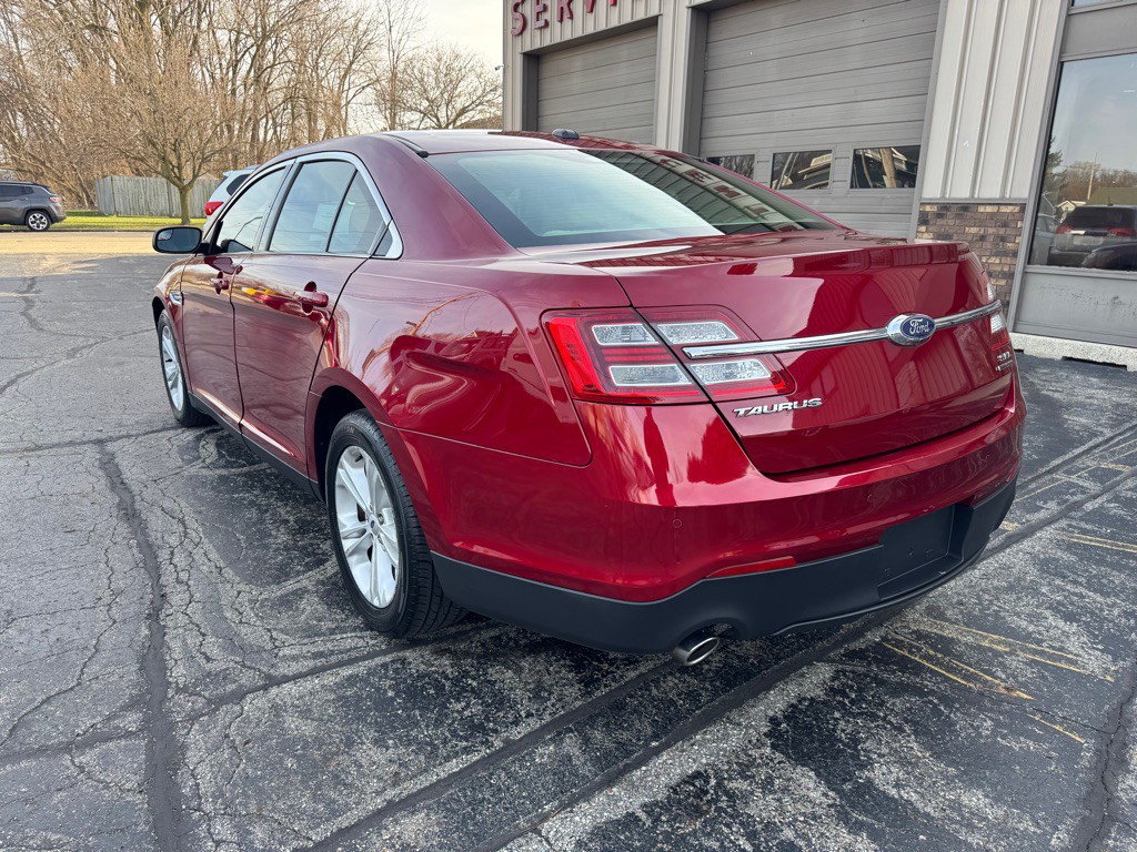 2016 Ford Taurus Image 4