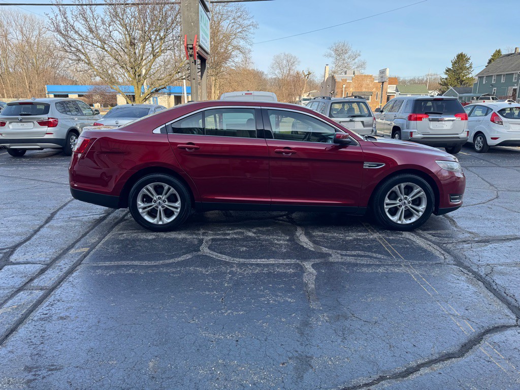 2016 Ford Taurus Image 8