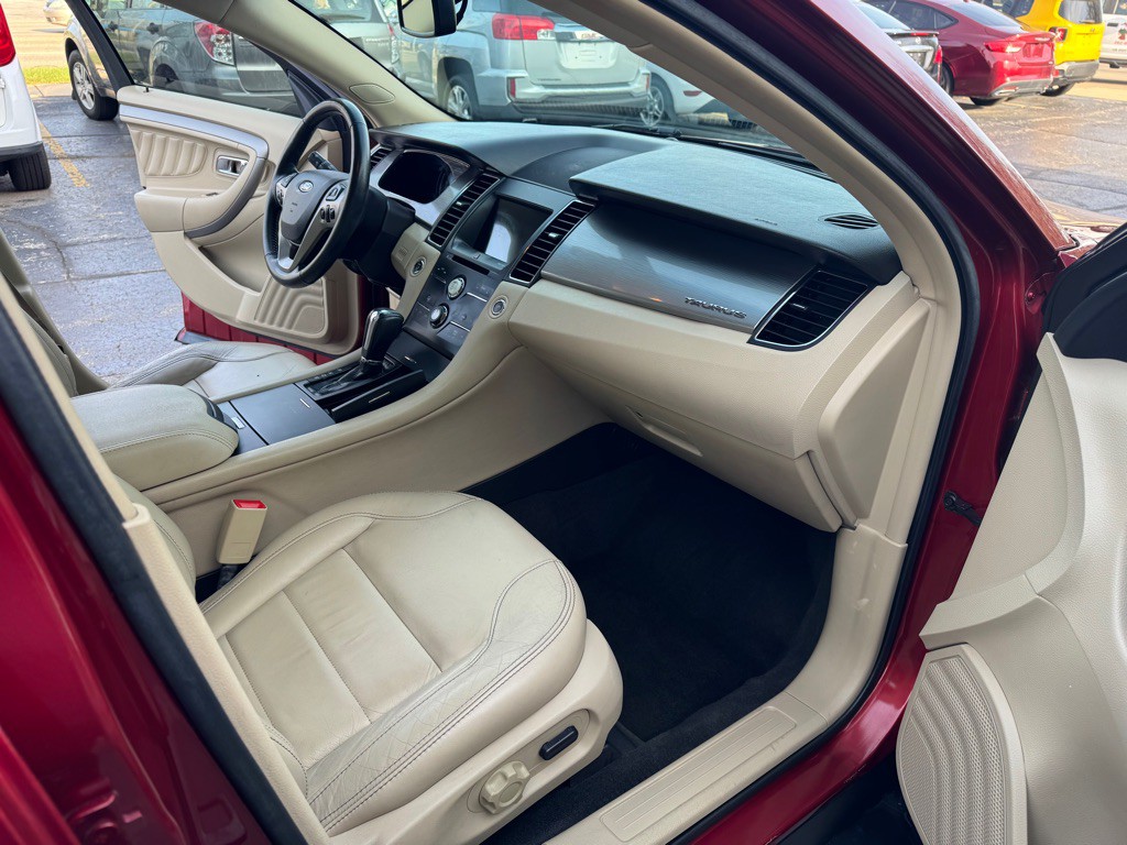 2016 Ford Taurus Image 13