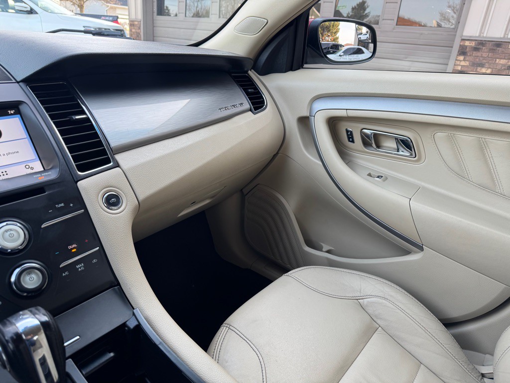 2016 Ford Taurus Image 19