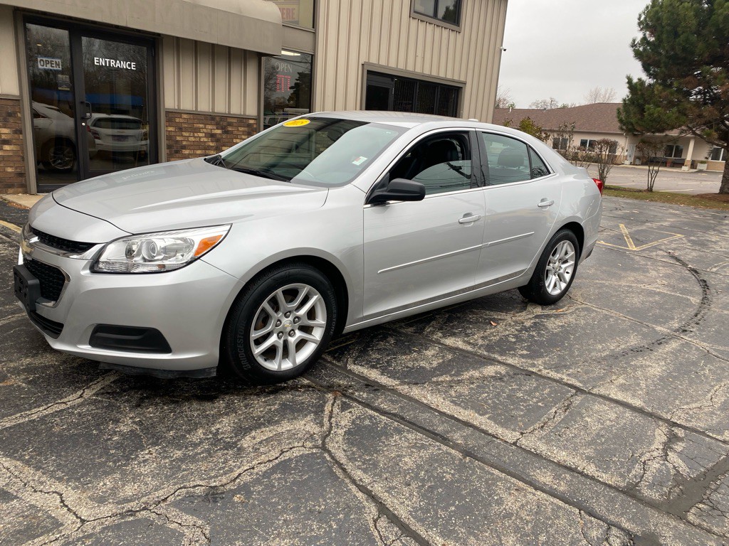2015 Chevrolet Malibu Image 1