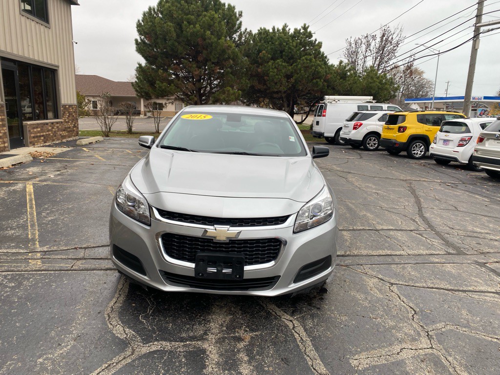 2015 Chevrolet Malibu Image 2