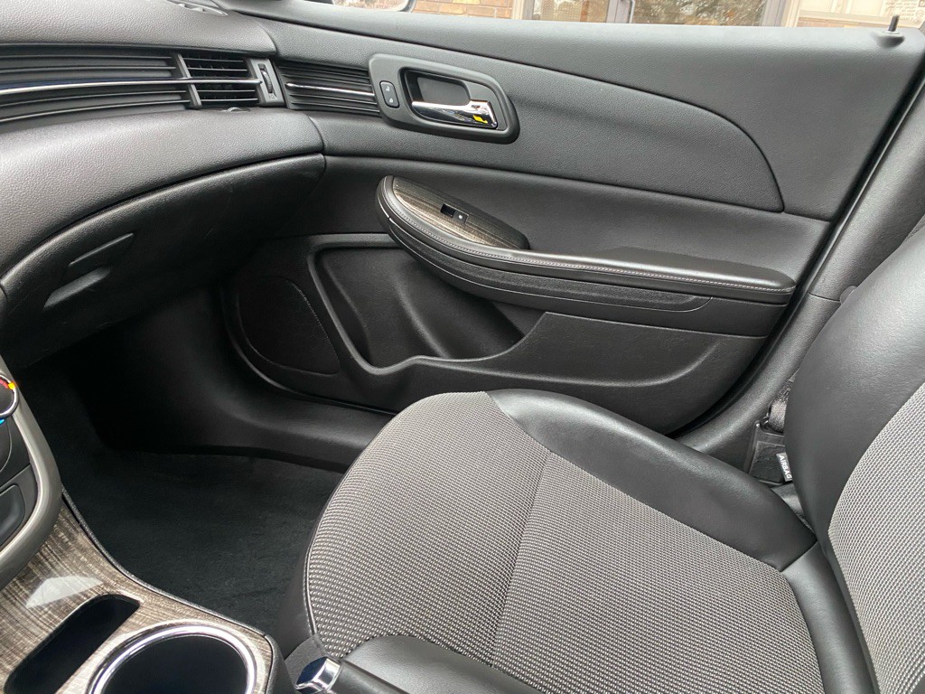 2015 Chevrolet Malibu Image 9