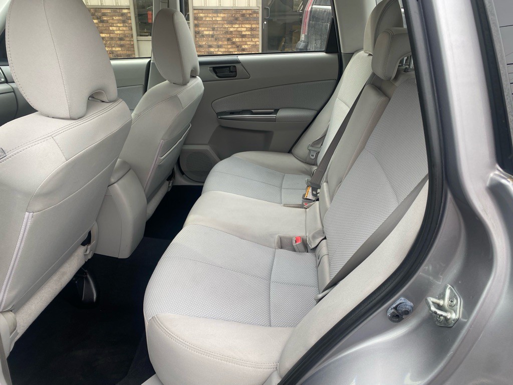 2011 Subaru Forester Image 12