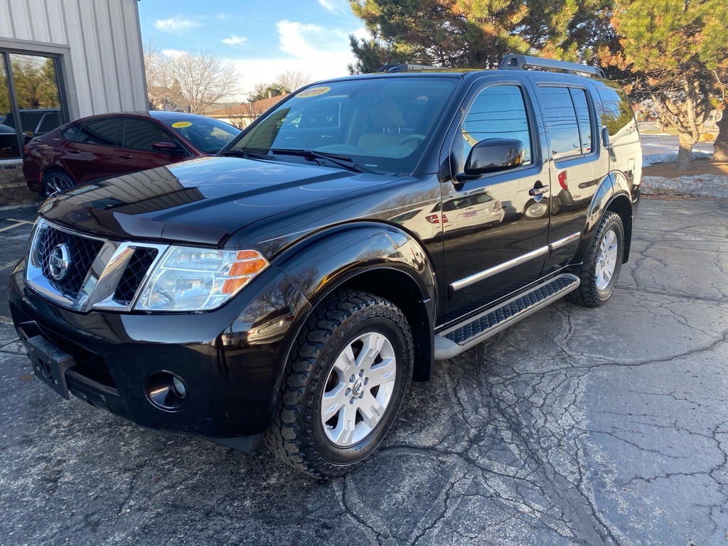 2011 Nissan Pathfinder Image 1