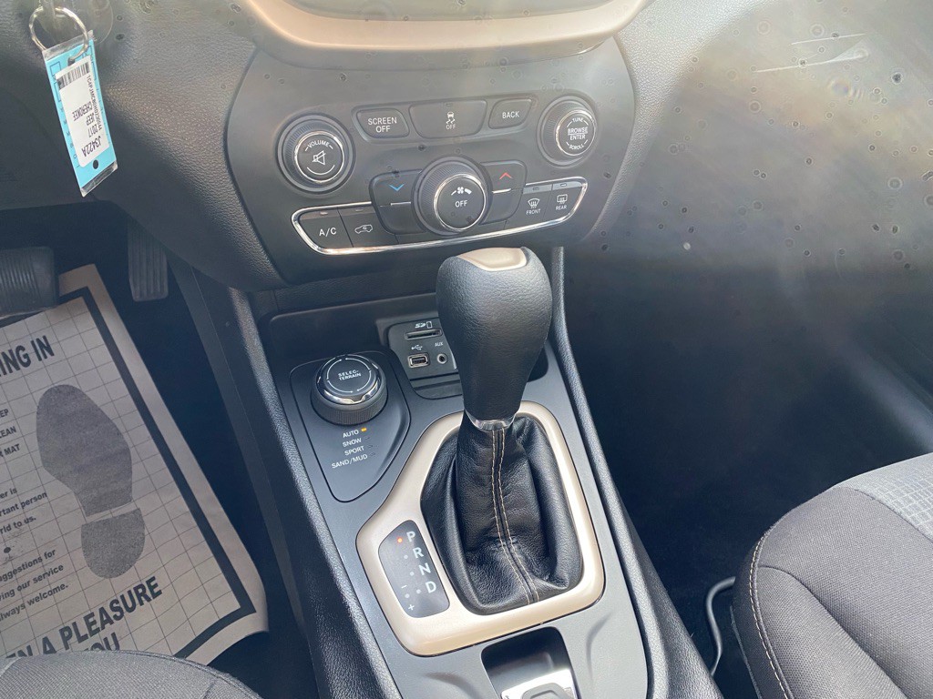 2017 Jeep Cherokee Image 9