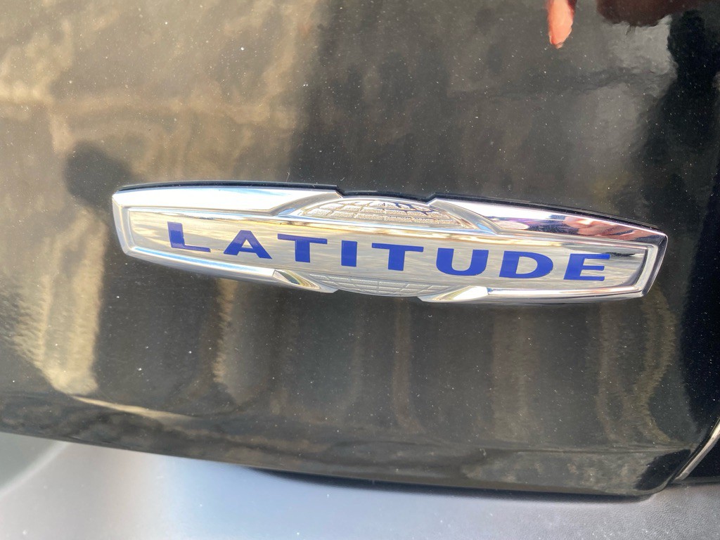 2017 Jeep Cherokee Image 16