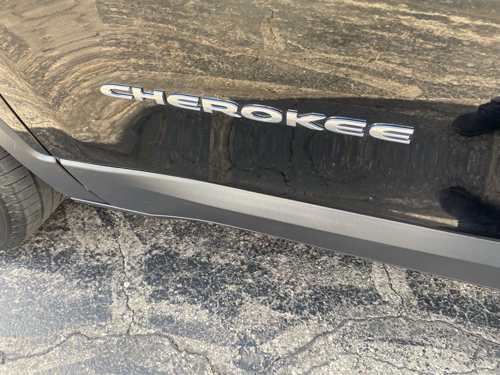 2017 Jeep Cherokee Image 17