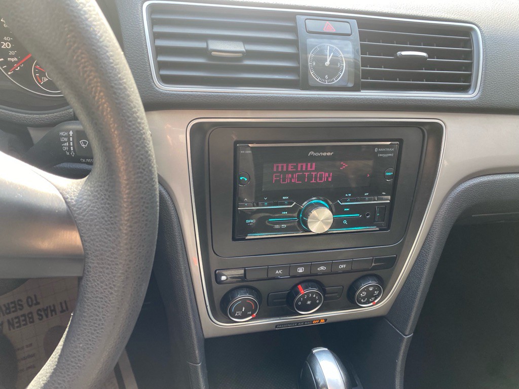 2014 Volkswagen Passat Image 7