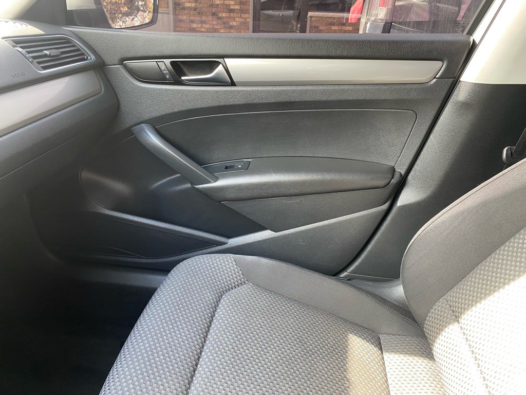 2014 Volkswagen Passat Image 9