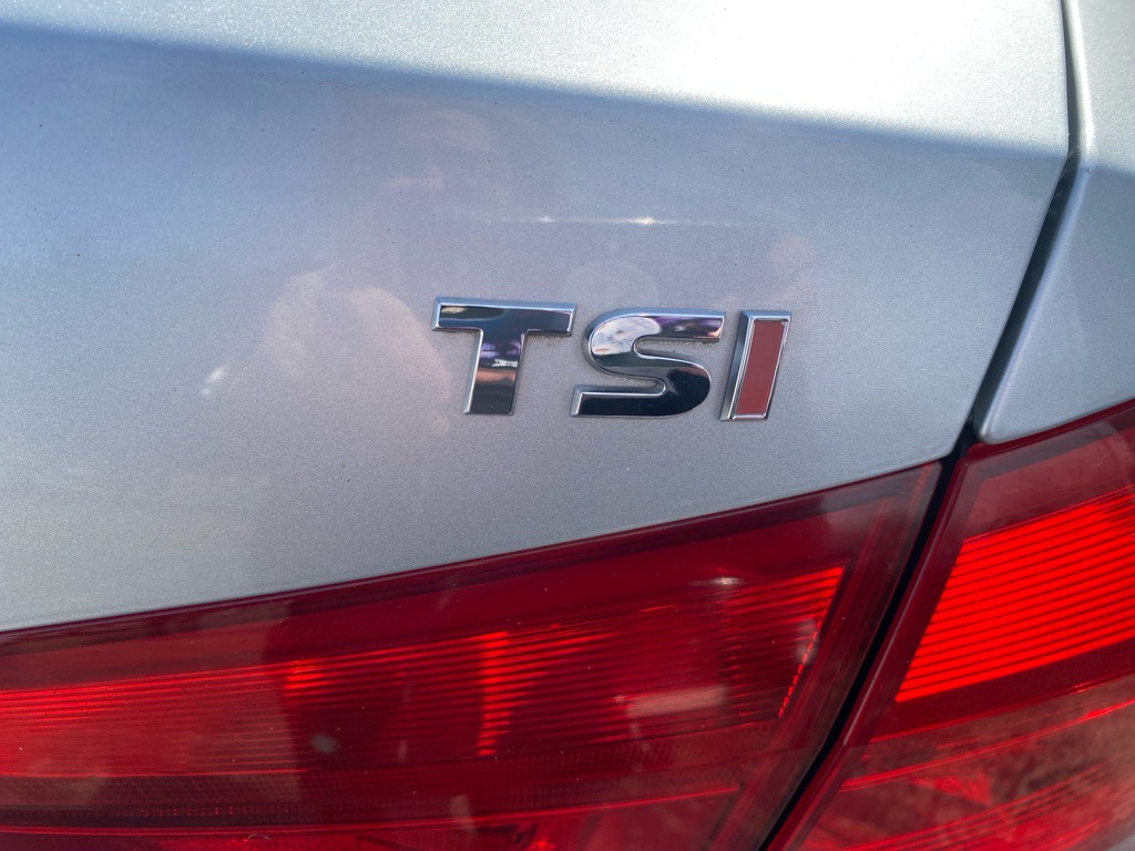 2014 Volkswagen Passat Image 16