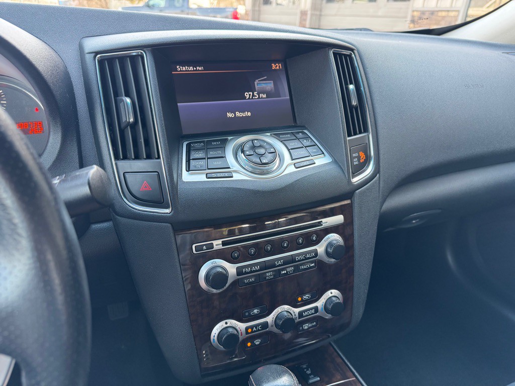 2011 Nissan Maxima Image 15