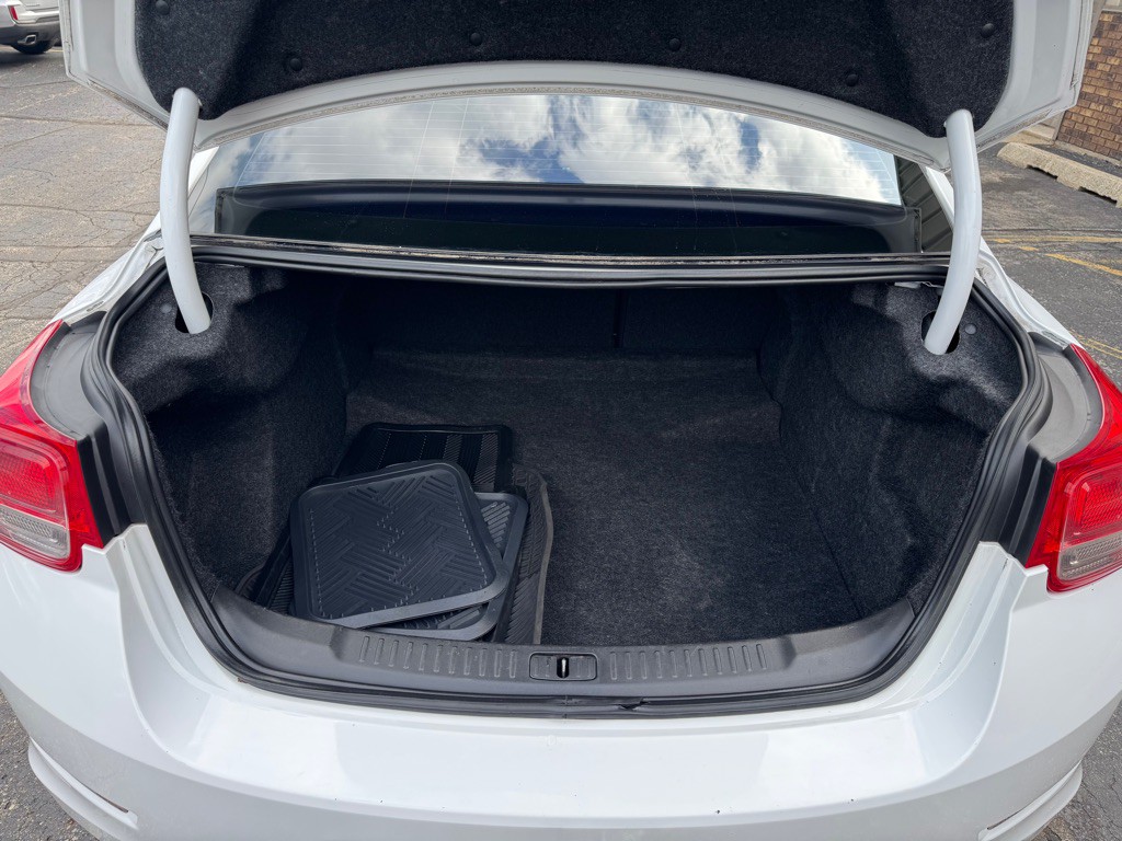 2013 Chevrolet Malibu Image 9