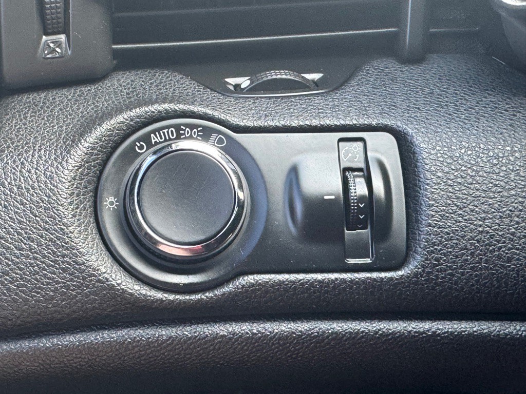 2013 Chevrolet Malibu Image 17