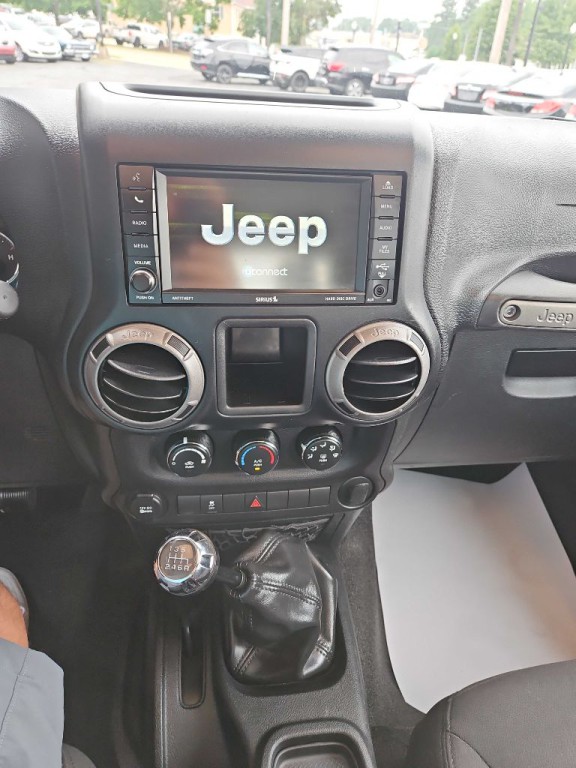 2015 Jeep Wrangler Image 12