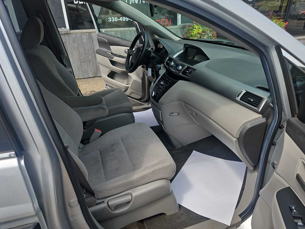 2012 Honda Odyssey Image 12