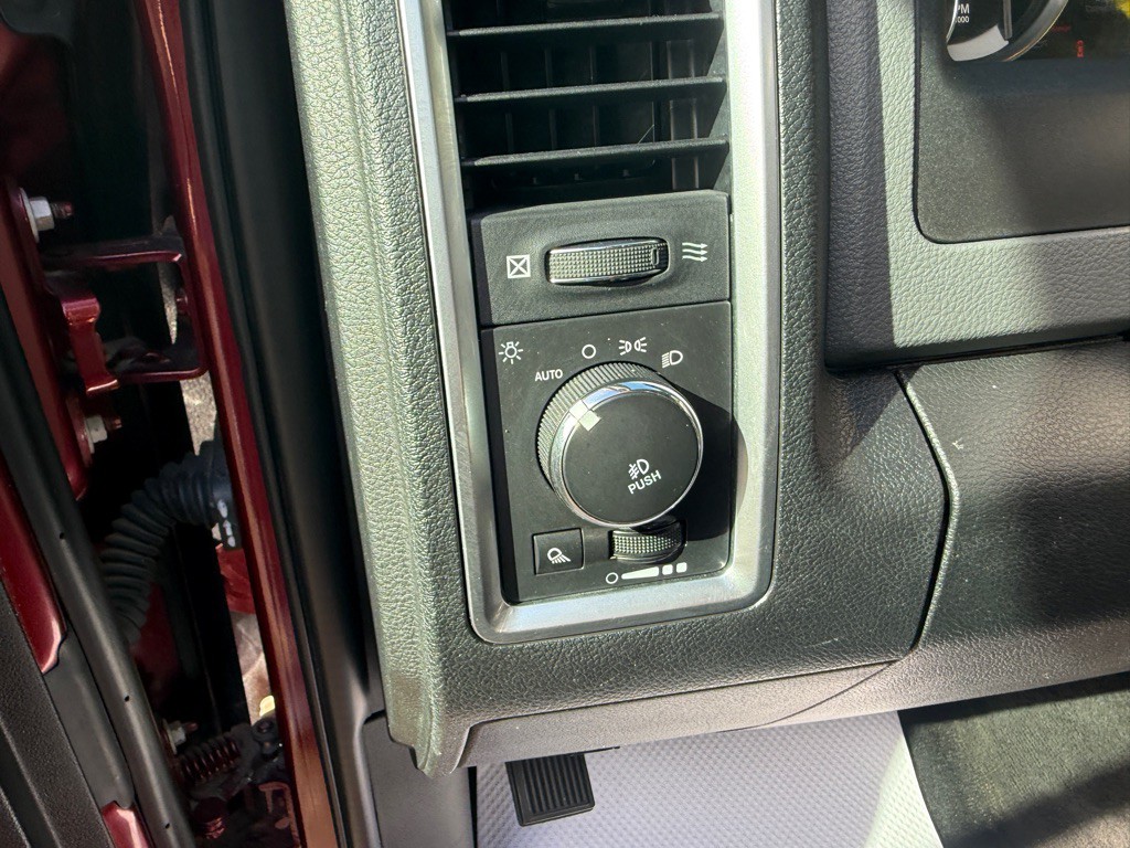 2016 RAM 1500 Image 18