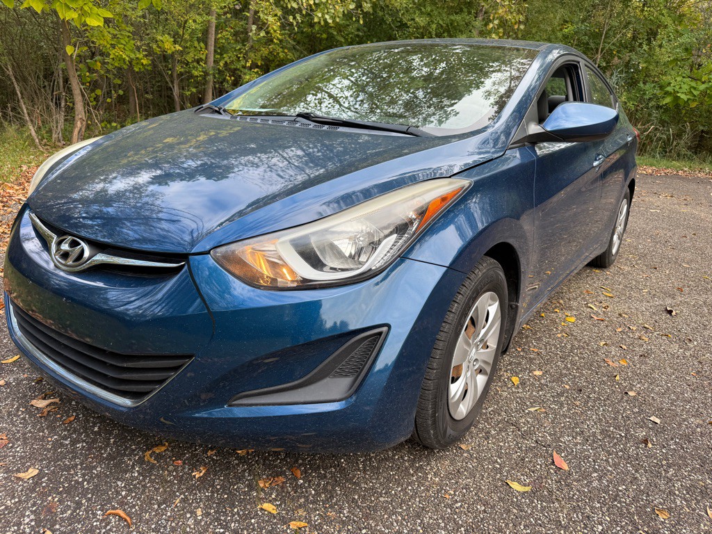 2016 Hyundai Elantra Image 2