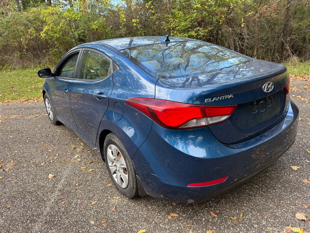 2016 Hyundai Elantra Image 5