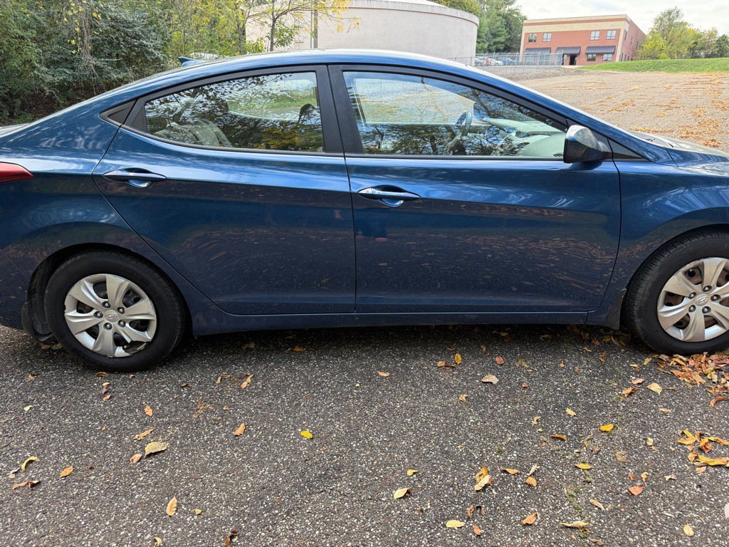 2016 Hyundai Elantra Image 8