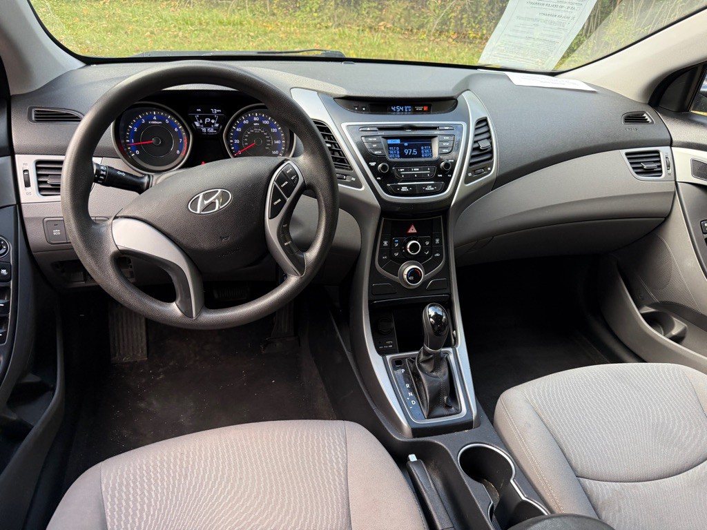 2016 Hyundai Elantra Image 11