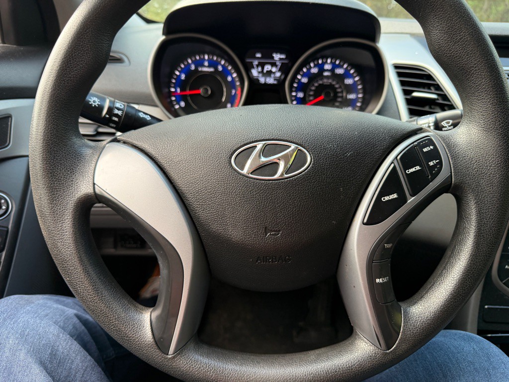 2016 Hyundai Elantra Image 12