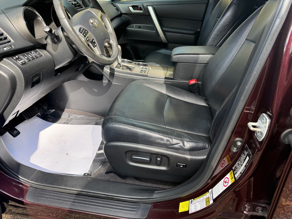 2012 Toyota Highlander Image 14
