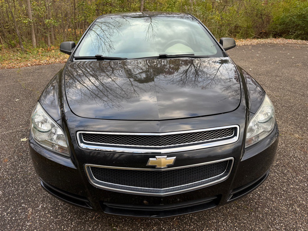 2012 Chevrolet Malibu Image 2