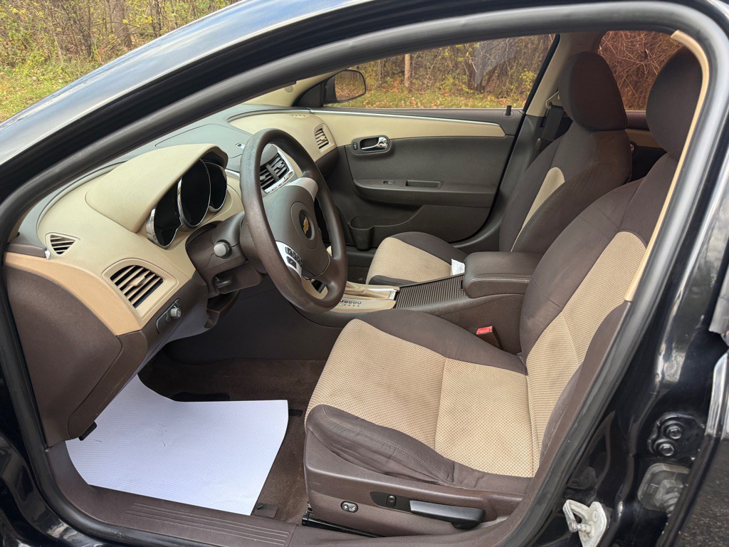 2012 Chevrolet Malibu Image 9