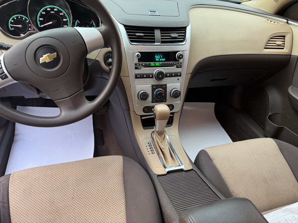 2012 Chevrolet Malibu Image 10