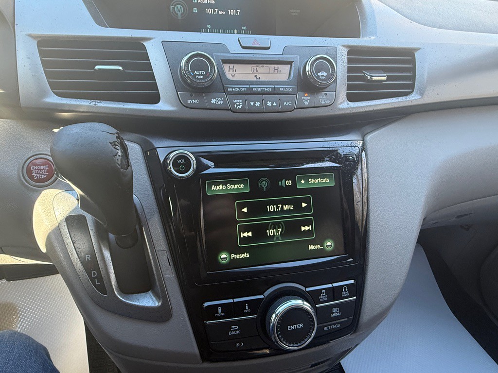 2016 Honda Odyssey Image 21