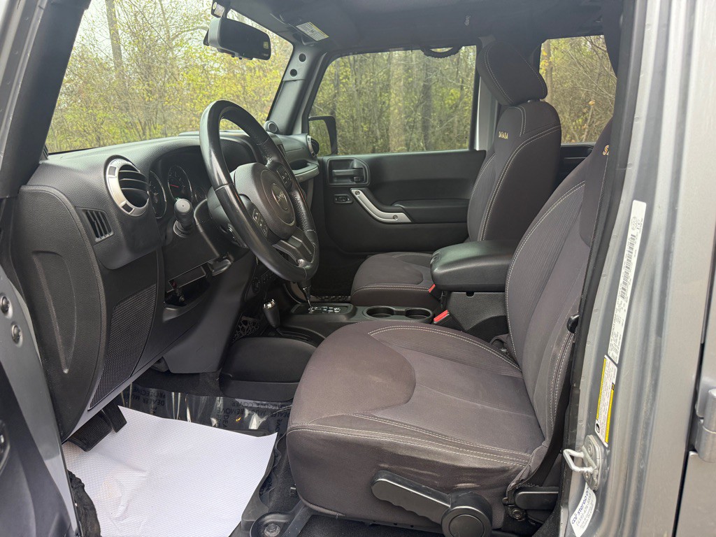 2013 Jeep Wrangler Unlimited Image 11