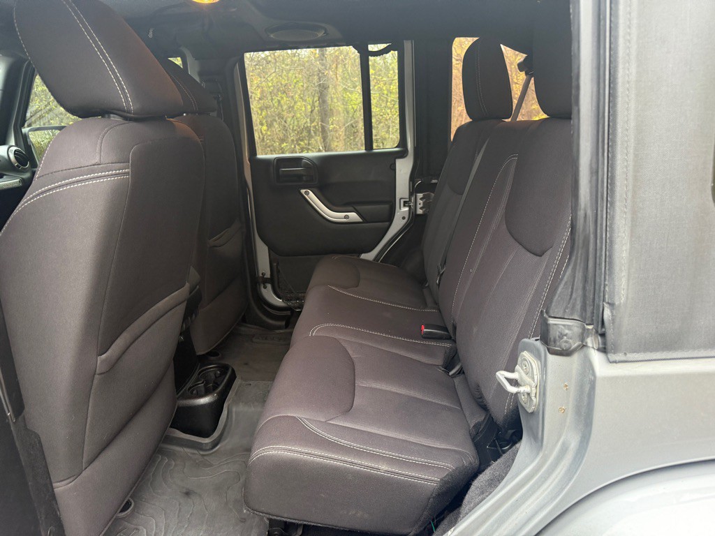 2013 Jeep Wrangler Unlimited Image 12