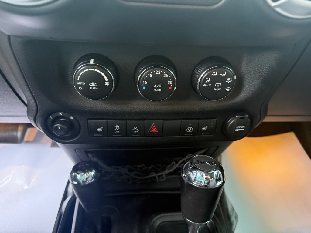 2013 Jeep Wrangler Unlimited Image 16