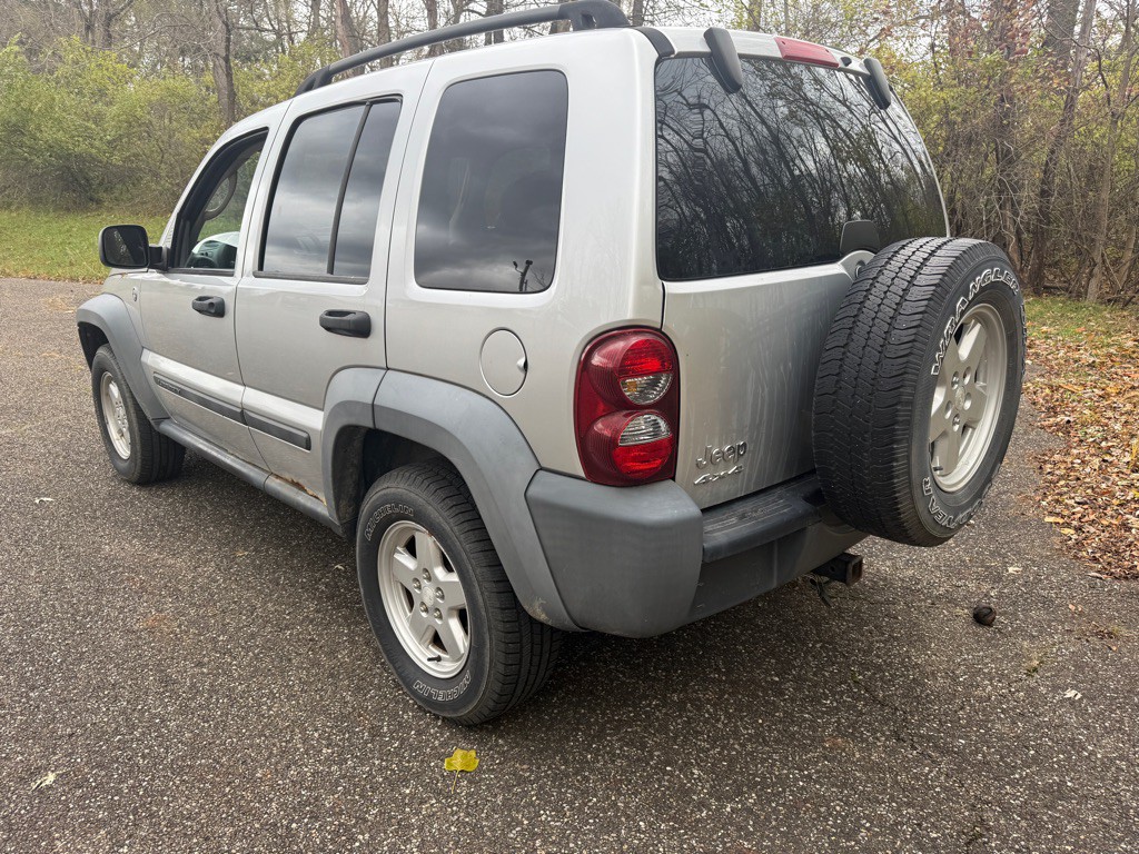 2007 Jeep Liberty Image 4