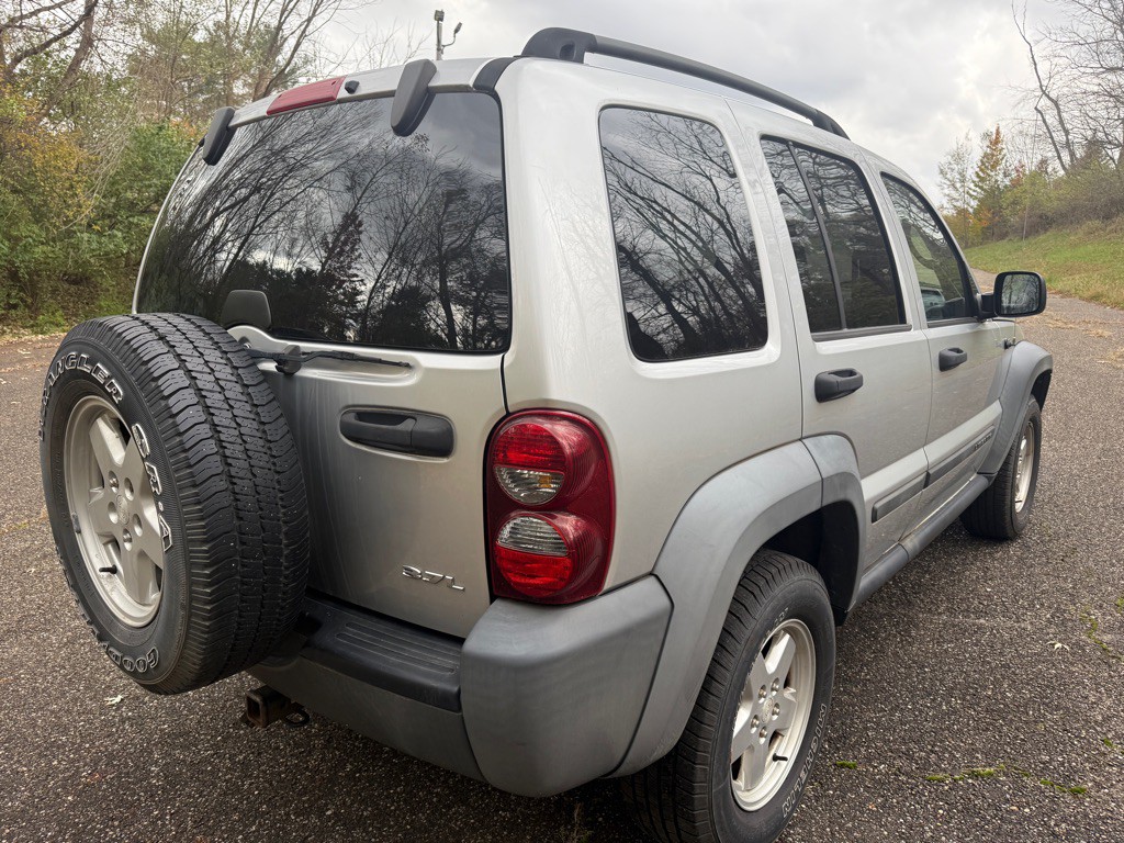 2007 Jeep Liberty Image 7