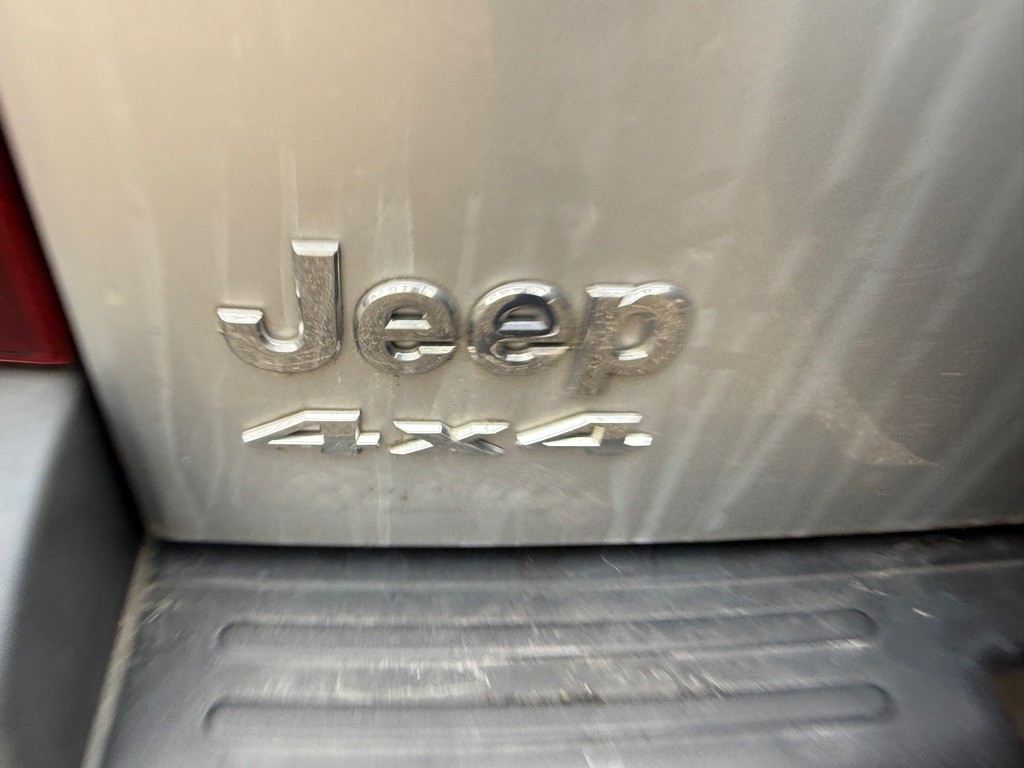 2007 Jeep Liberty Image 8