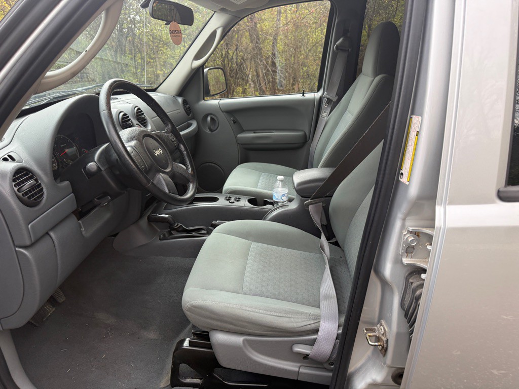 2007 Jeep Liberty Image 9