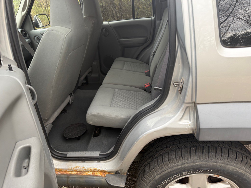 2007 Jeep Liberty Image 10