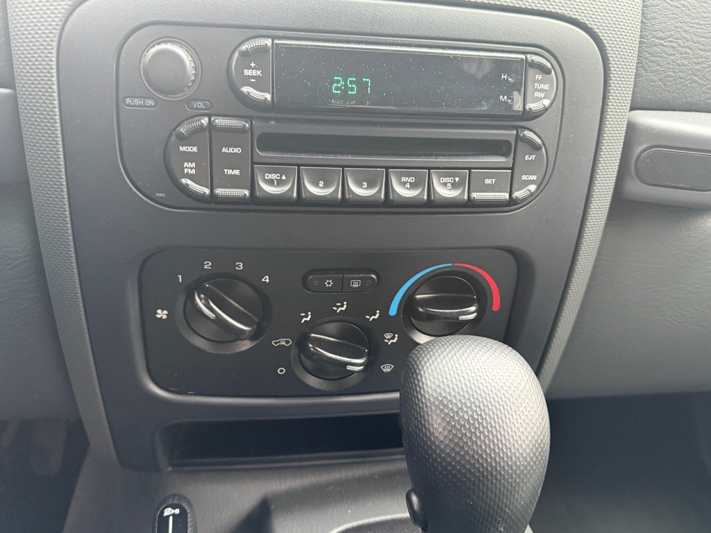 2007 Jeep Liberty Image 15