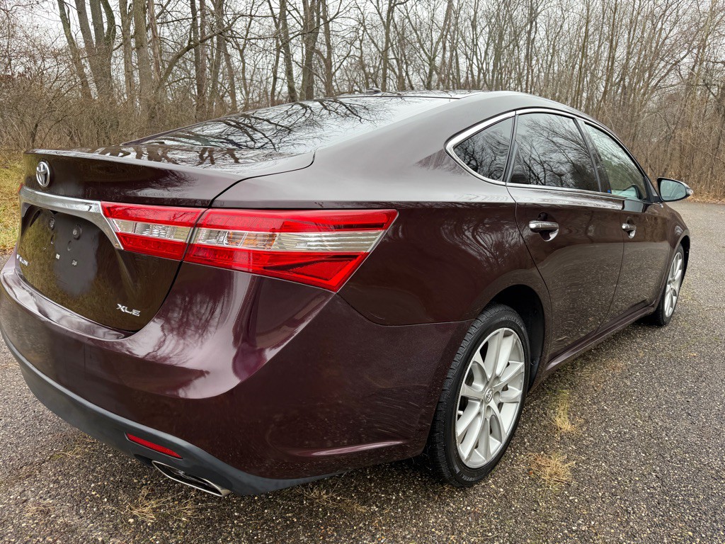 2014 Toyota Avalon Image 11