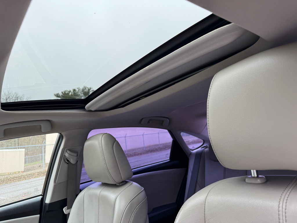 2014 Toyota Avalon Image 16