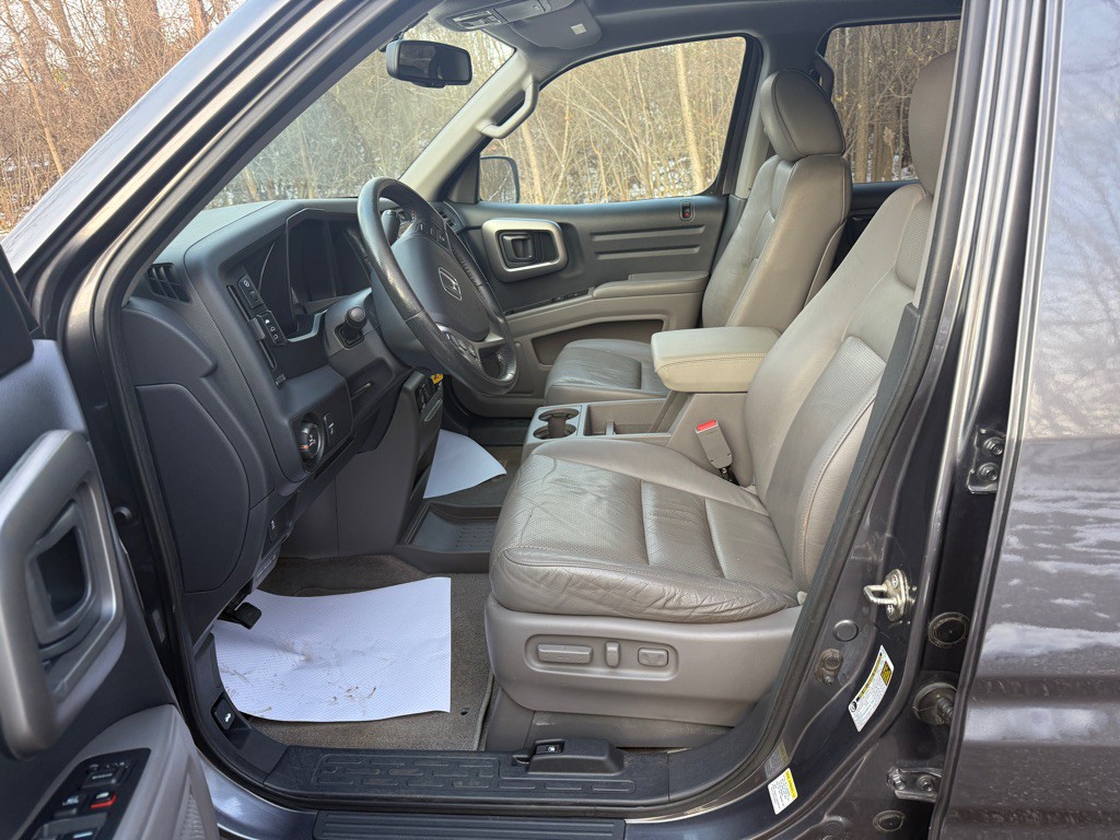 2014 Honda Ridgeline Image 16